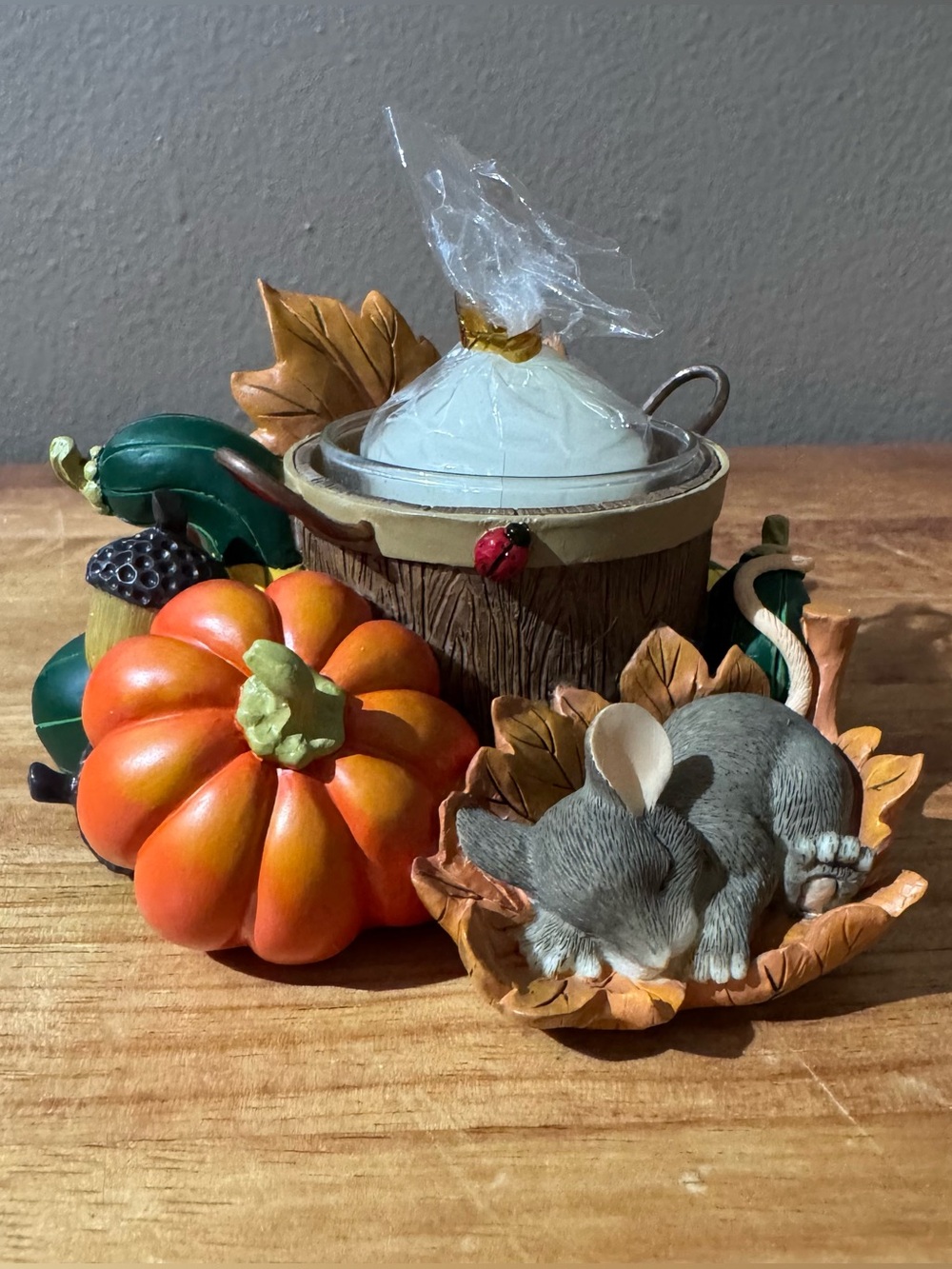 Charming Tails #93/111 Pumpkin & Sleeping Mouse Table Accent Votive & Candle 🕯️